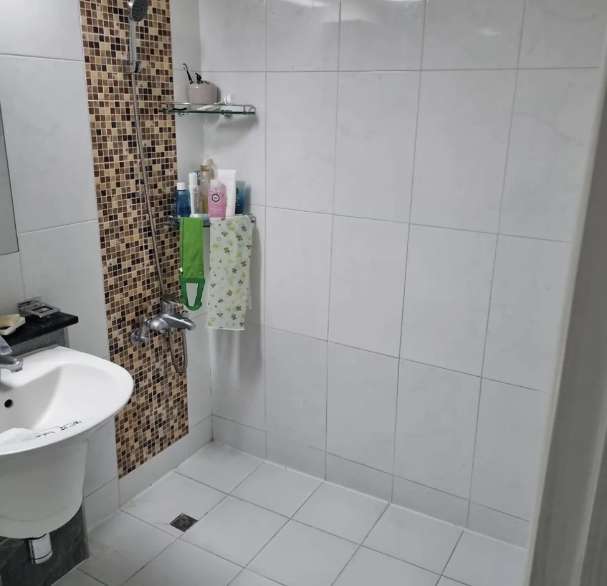 슬라이딩 도어 샤워부스